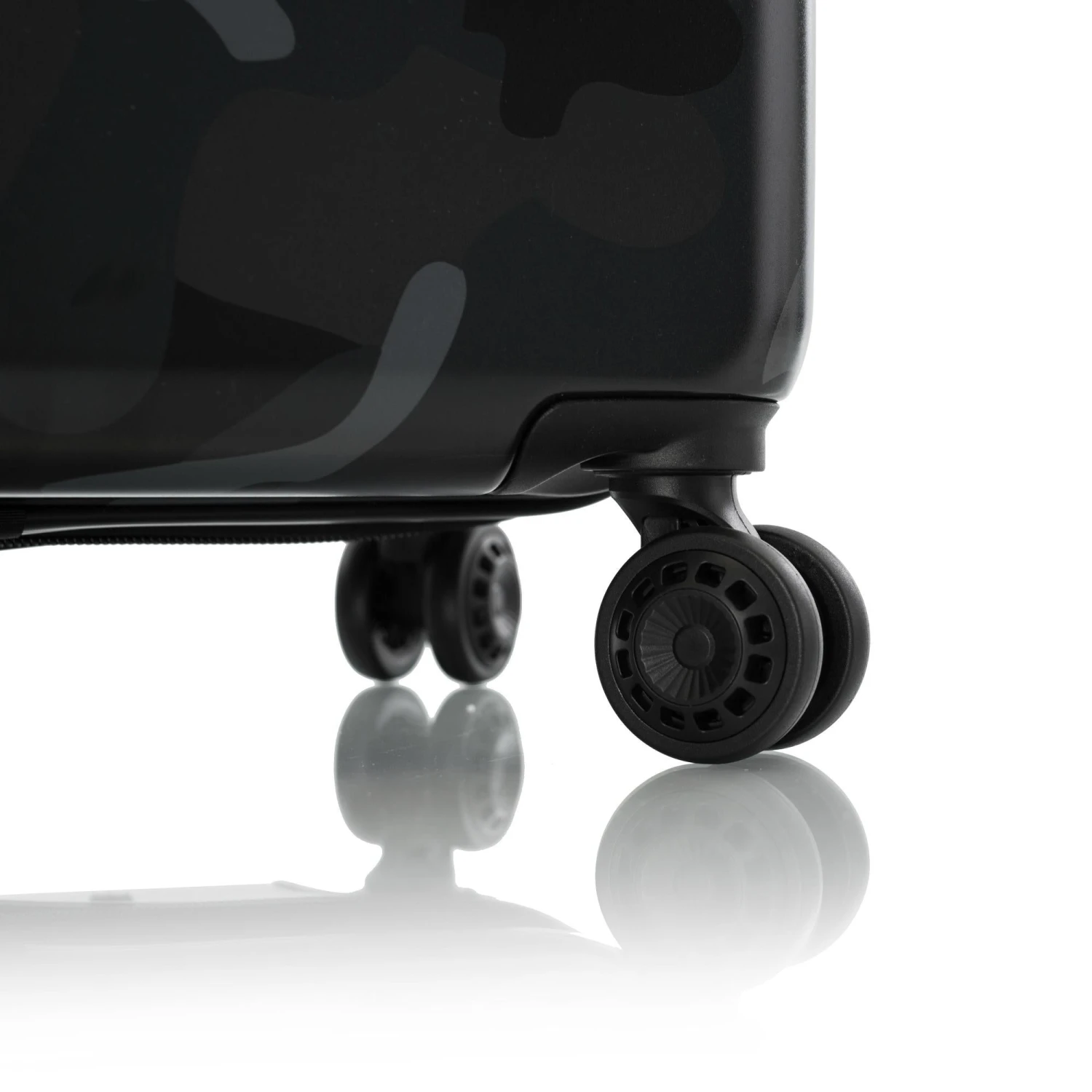 Heys Black Camo 30" Spinner Heys Black Camo 30" Spinner -Luggage Pros Shop Heys America Black Camo 30 Spinner 7