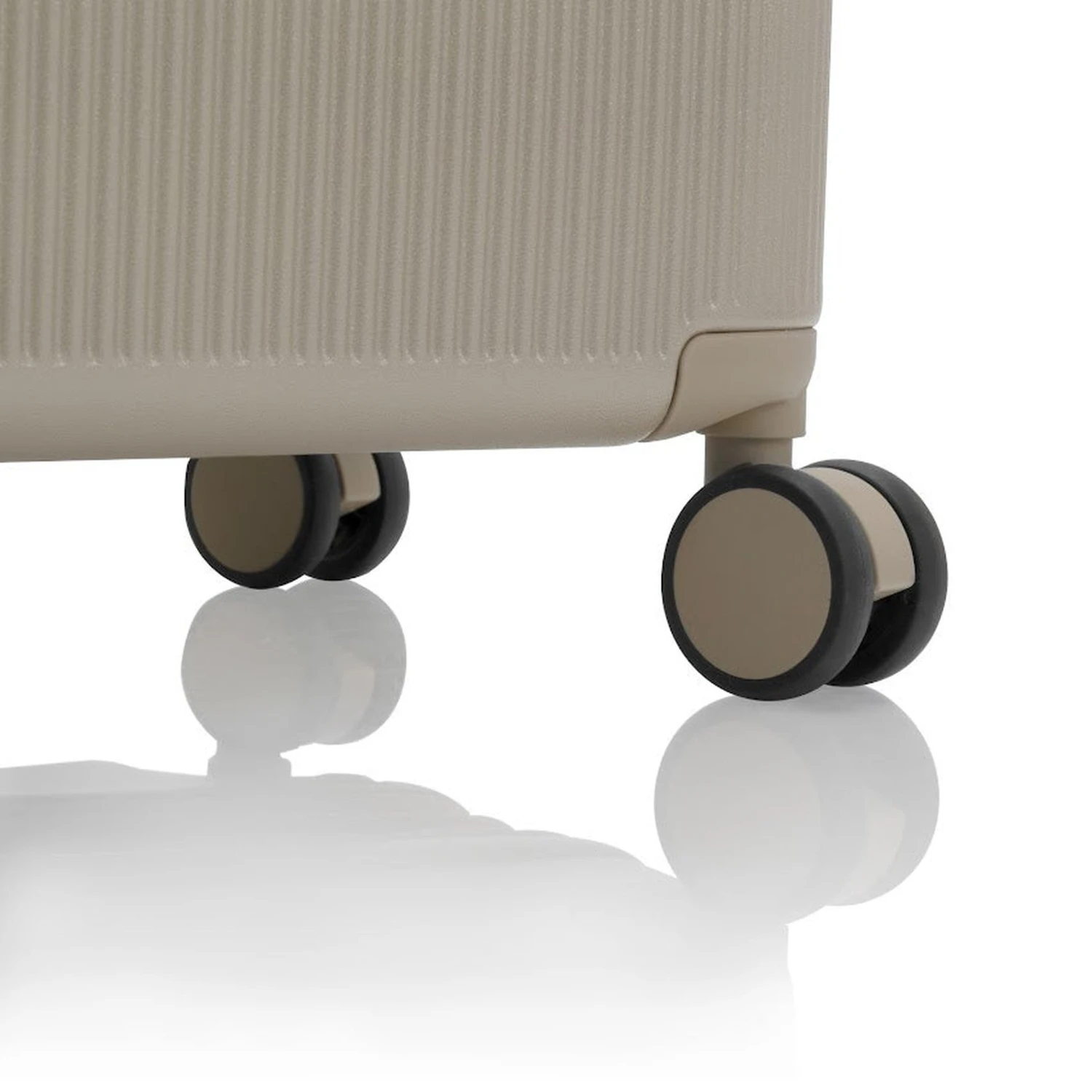 Heys Earth Tones 3 Piece Spinner Set Heys Earth Tones 3 Piece Spinner Set -Luggage Pros Shop Heys Earth Tones 3 Piece Spinner Set 10