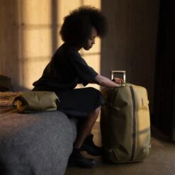 Thule Luggage Aion 28" Check-In Wheeled Duffel -Luggage Pros Shop Thule Luggage Aion 28 Check In Wheeled Duffel 16