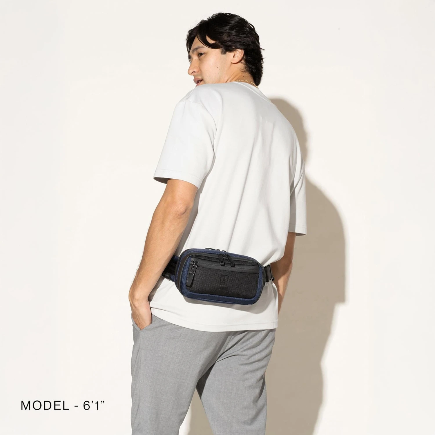 Travelpro Altitude Sling 2L Travelpro Altitude Sling 2L -Luggage Pros Shop Travelpro Altitude Sling 2L 16