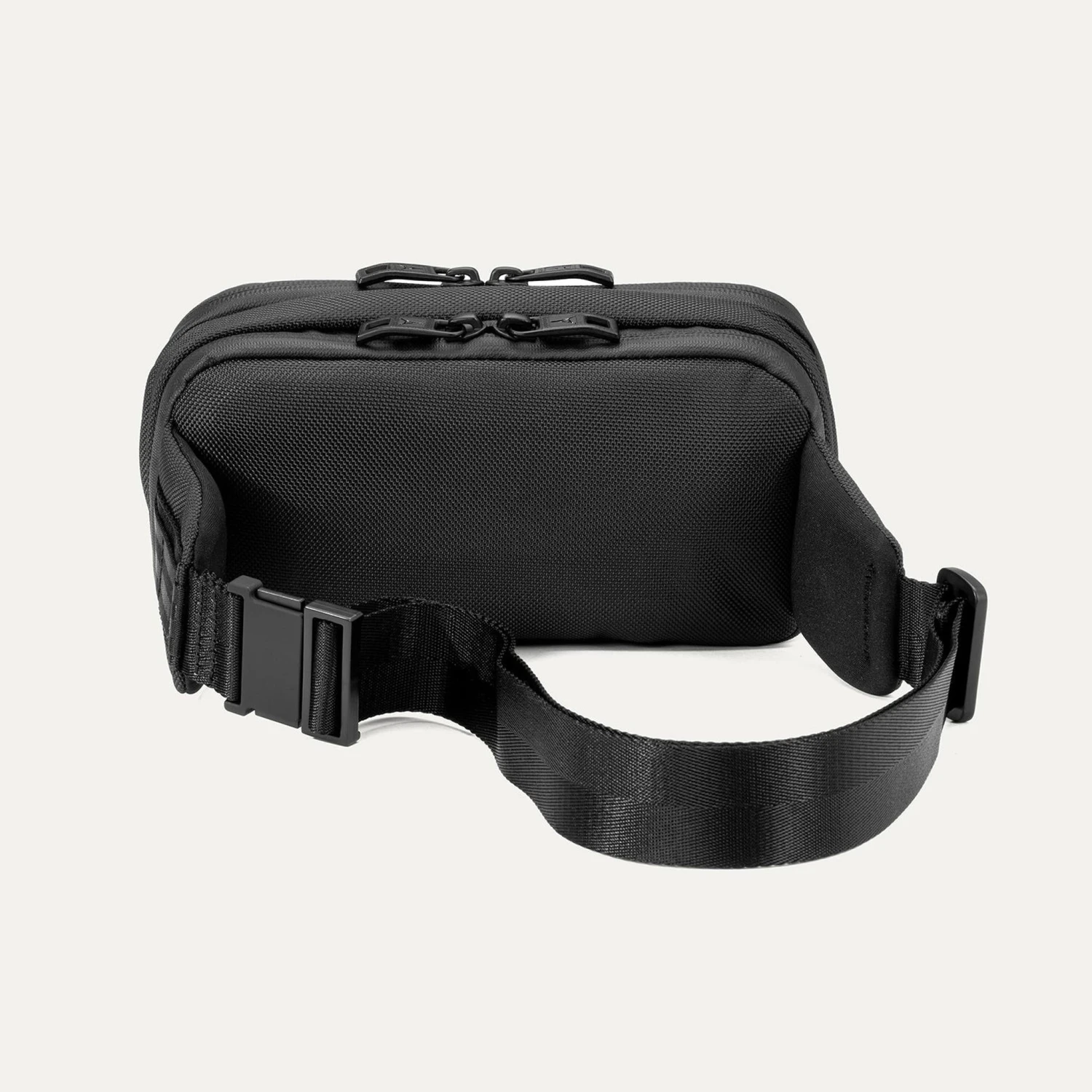 Travelpro Altitude Sling 2L Travelpro Altitude Sling 2L -Luggage Pros Shop Travelpro Altitude Sling 2L 3